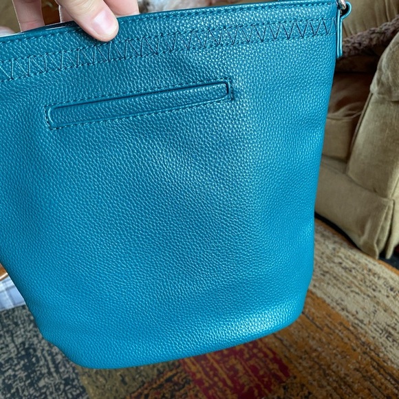 Thirty-One Jewel Crossbody Bag/Tote - Faux Leather Pebble.  Green/Blue. New!!!!! - Picture 2 of 11